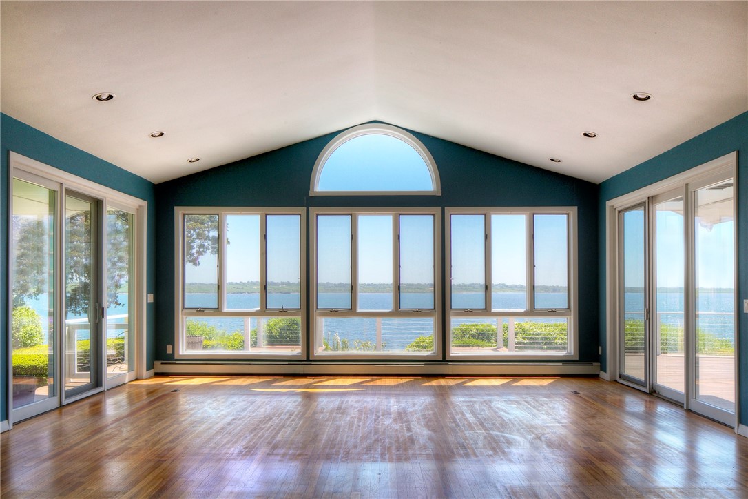 699 Black Point Lane