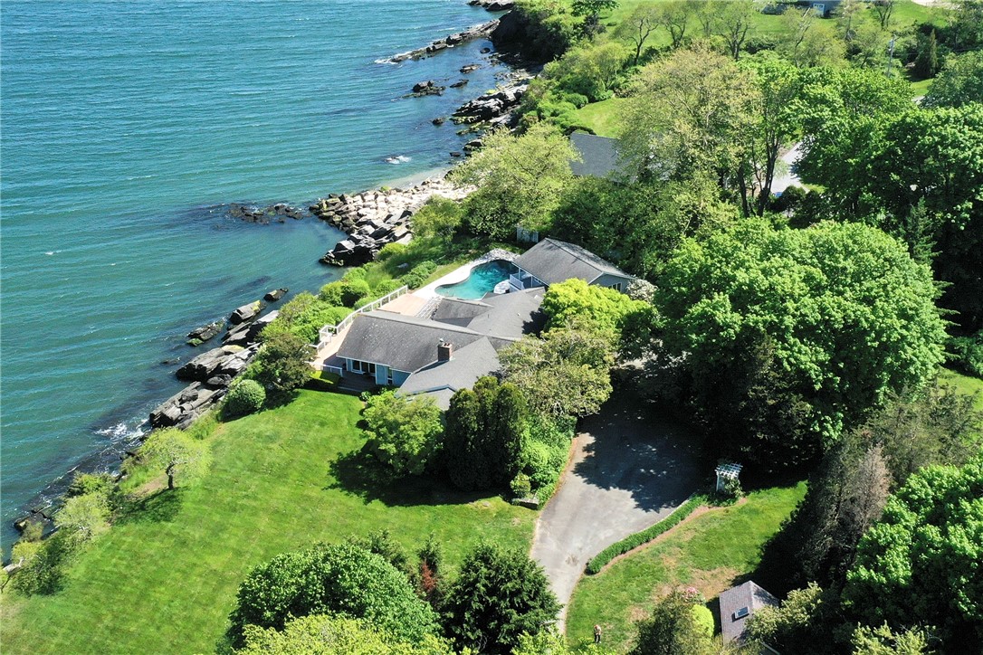 699 Black Point Lane