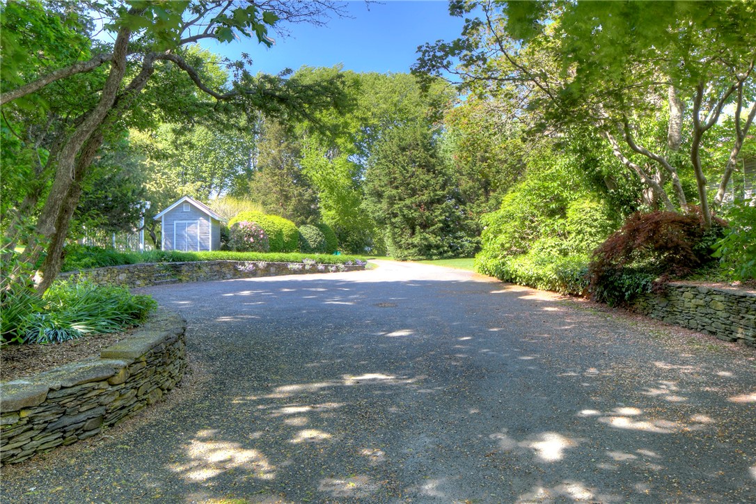 699 Black Point Lane