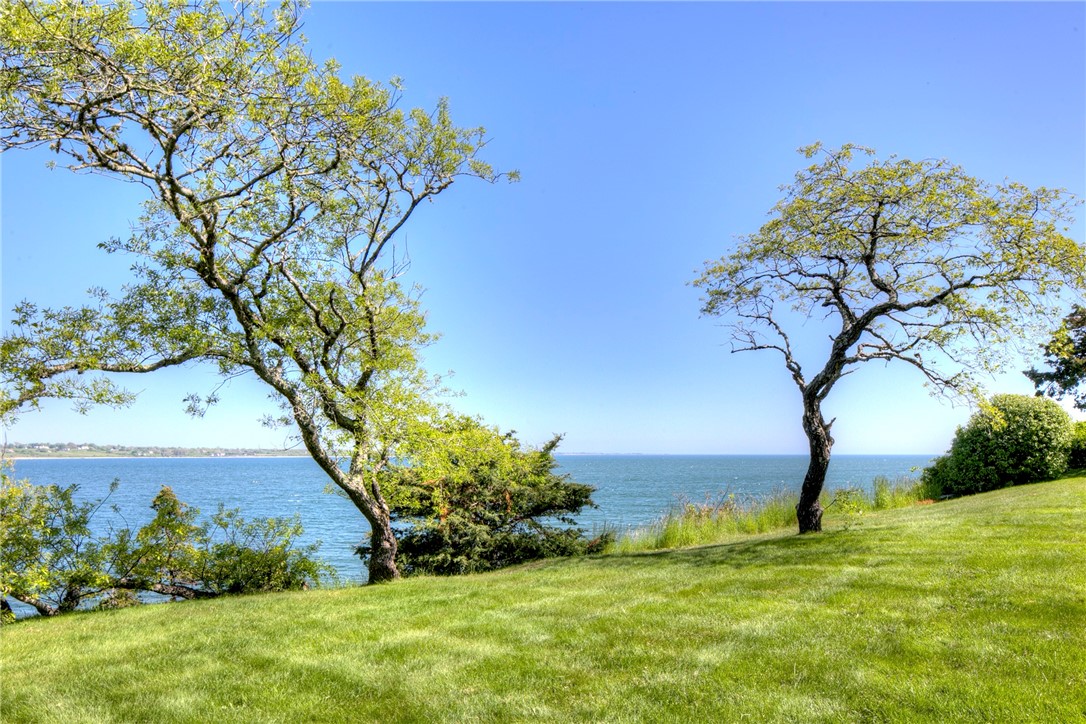 699 Black Point Lane