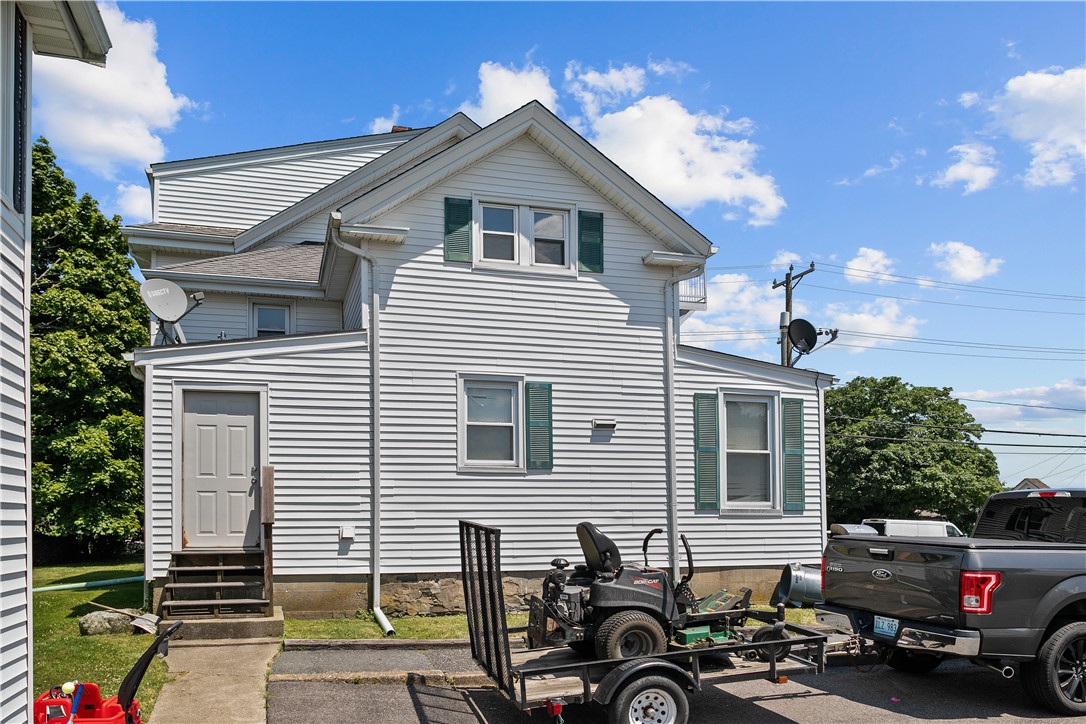 1704 West Main Road