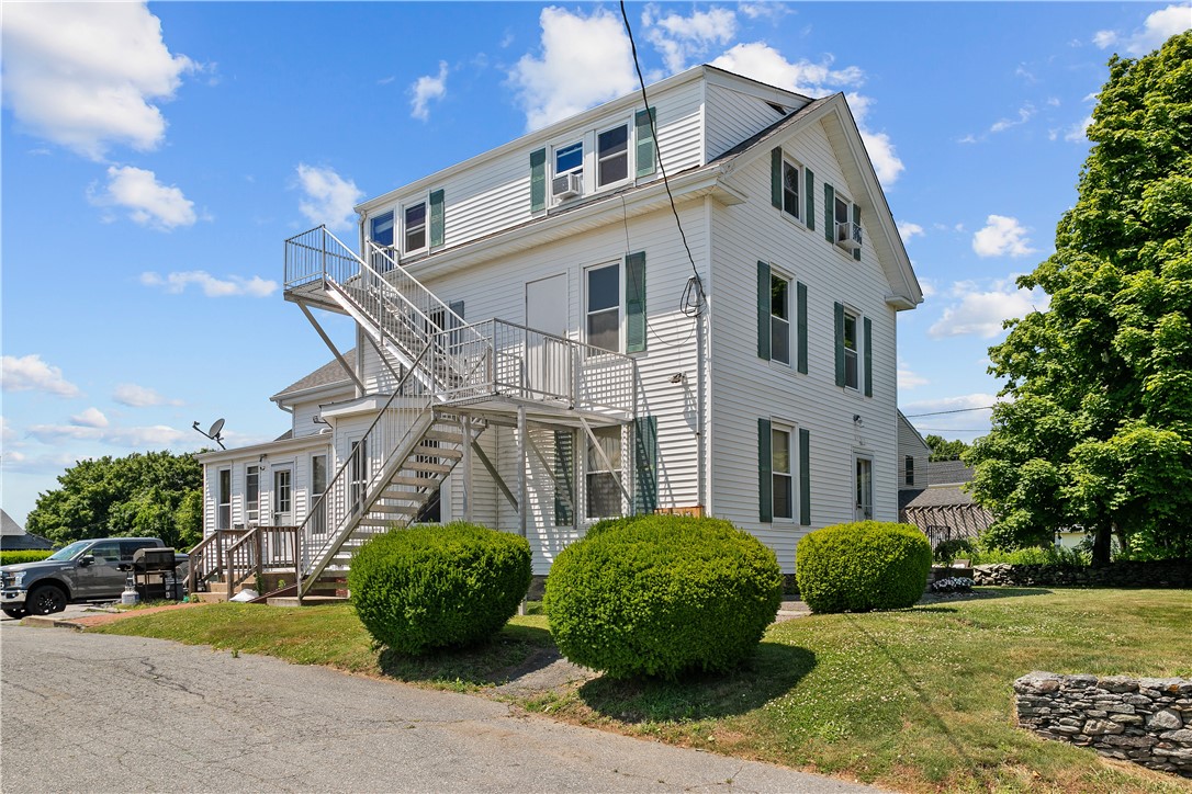1704 West Main Road