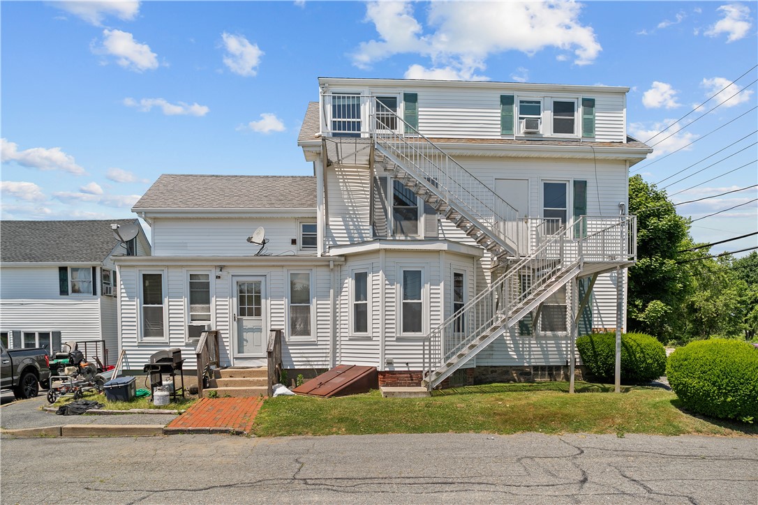 1704 West Main Road