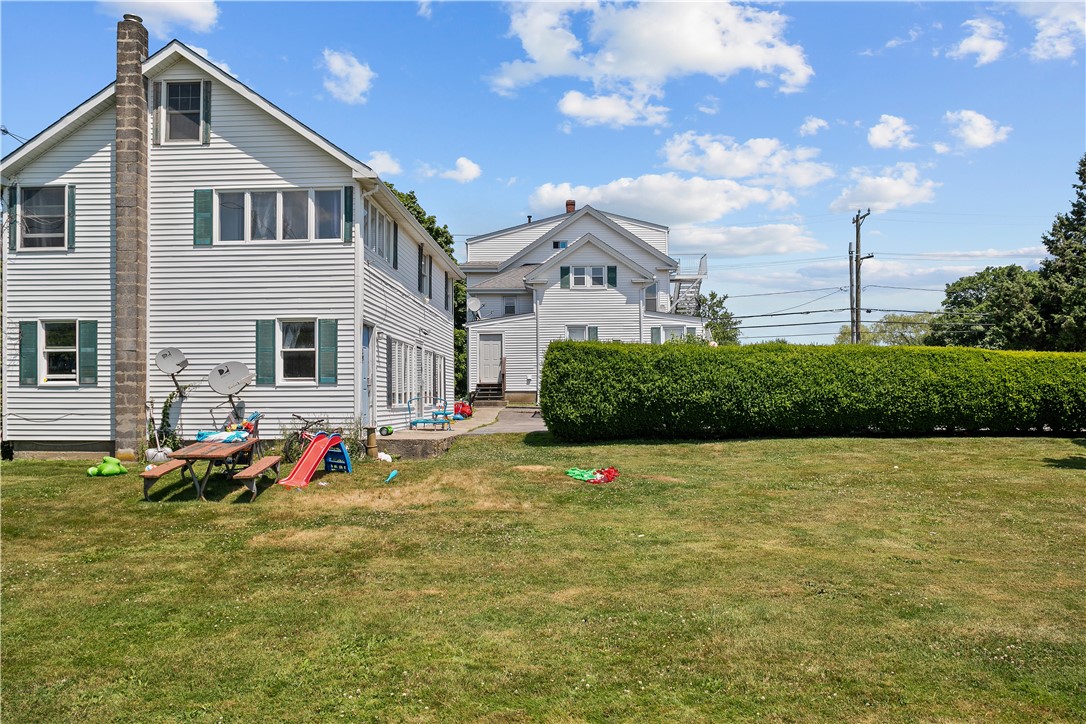 1704 West Main Road