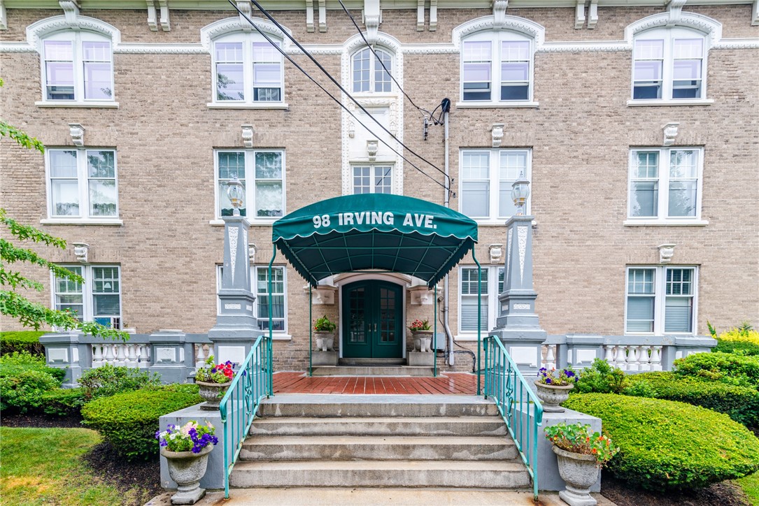 320 Wayland Avenue 9