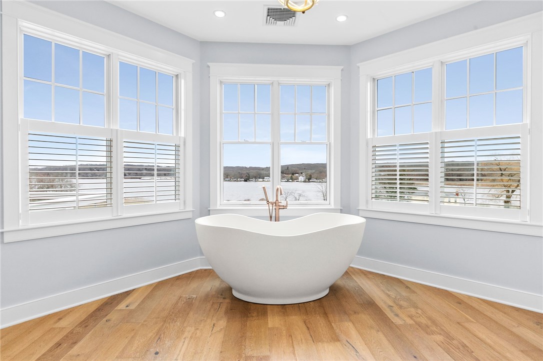 586 Nanaquaket Road