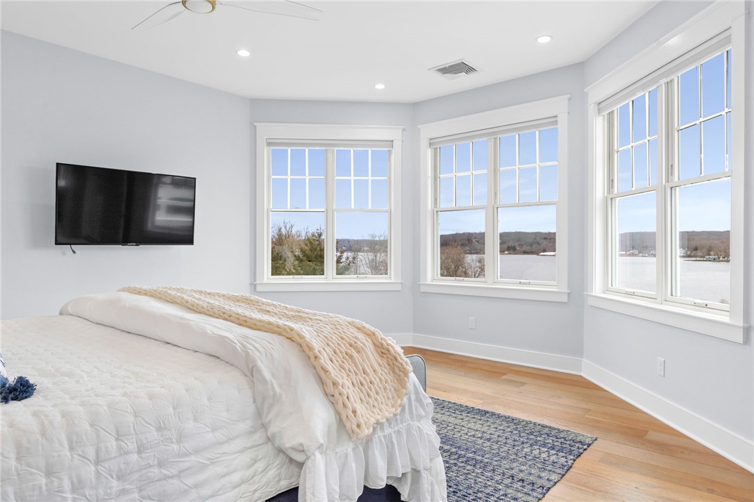 586 Nanaquaket Road