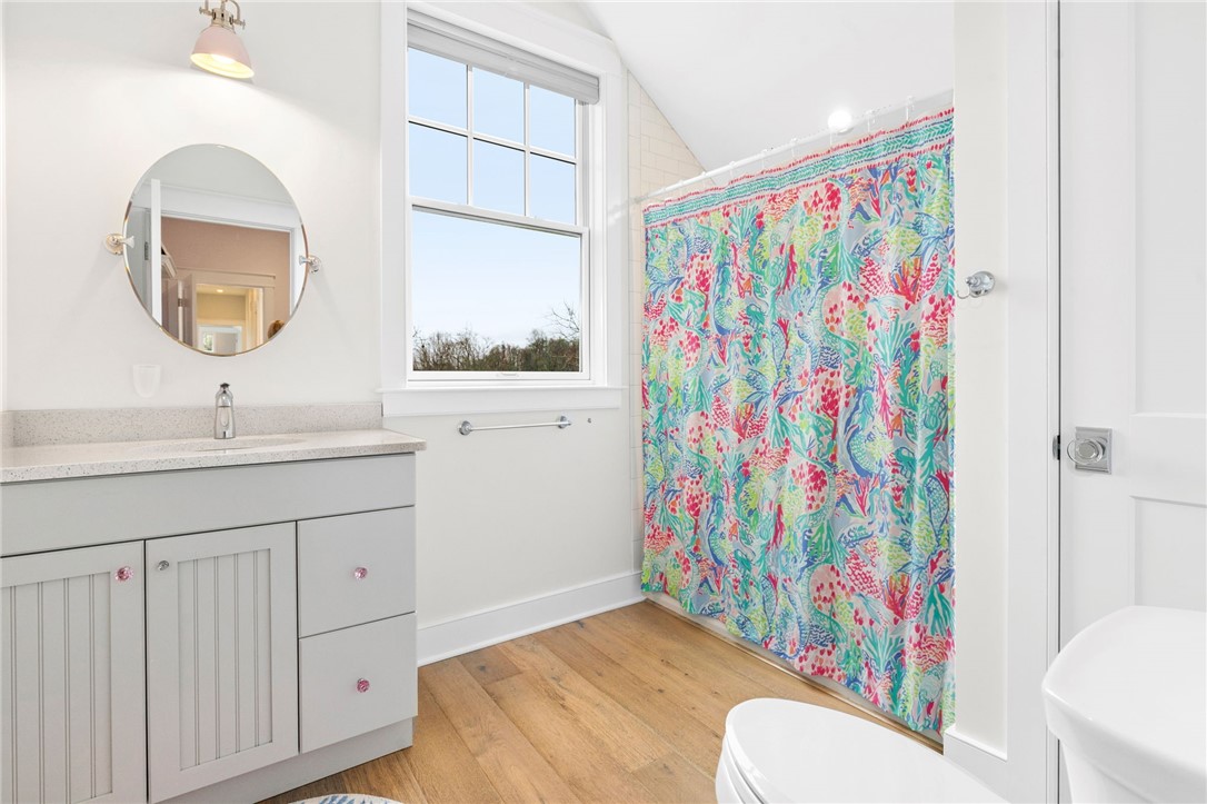 586 Nanaquaket Road