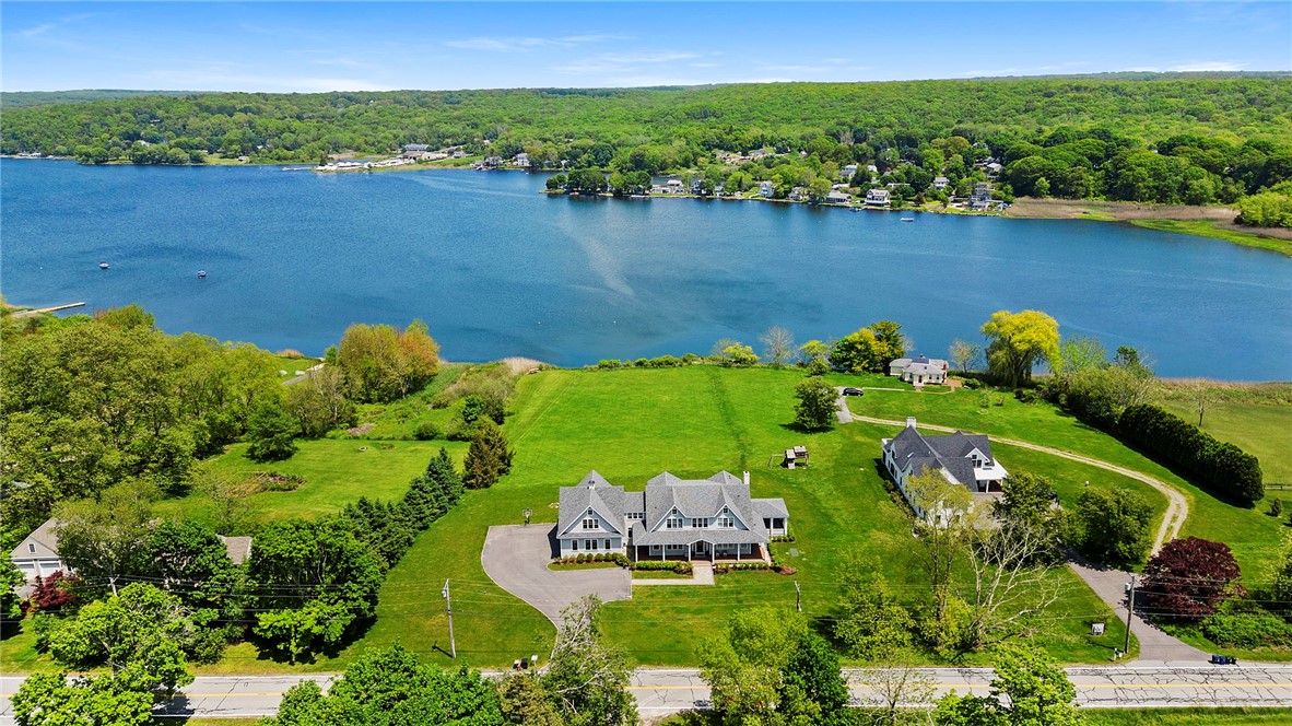 586 Nanaquaket Road