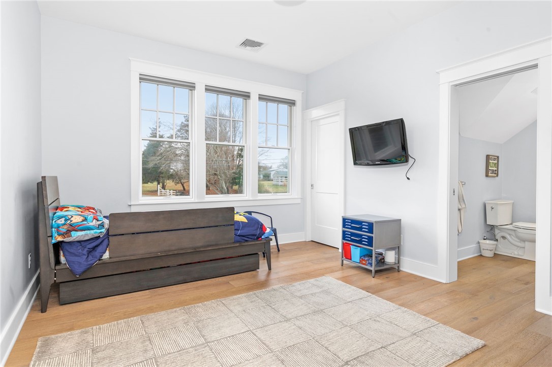 586 Nanaquaket Road
