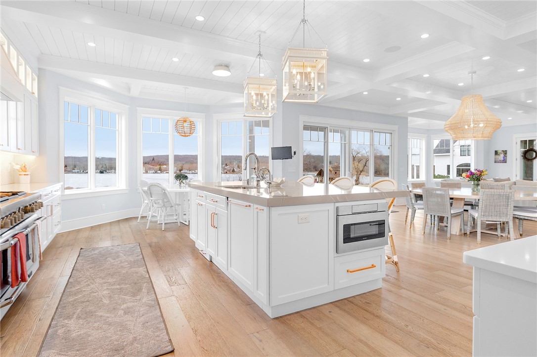 586 Nanaquaket Road