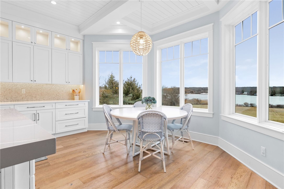 586 Nanaquaket Road