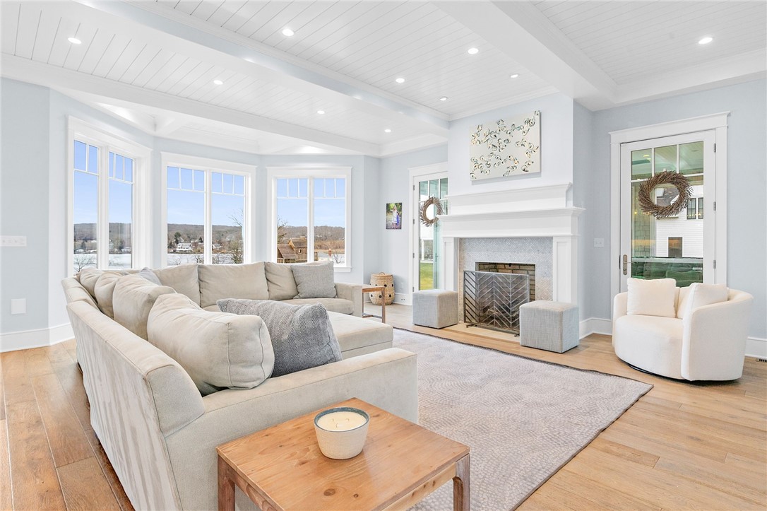 586 Nanaquaket Road