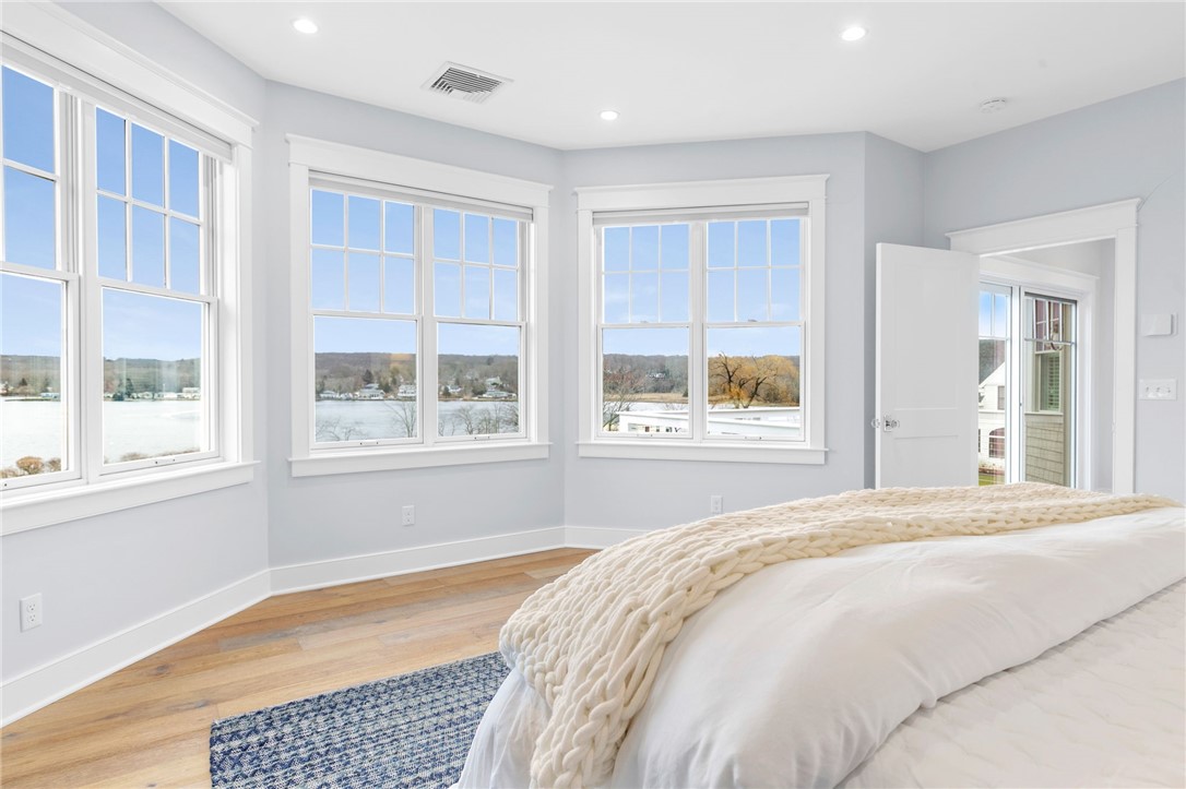 586 Nanaquaket Road