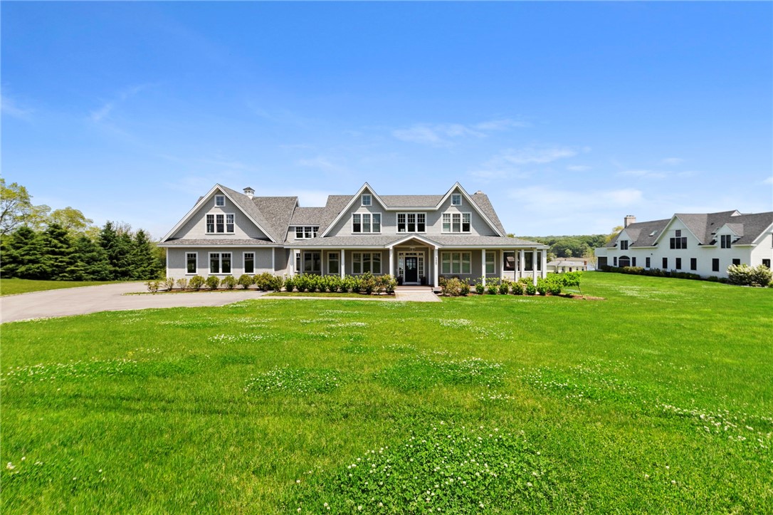 586 Nanaquaket Road