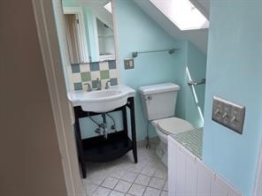 272 Boulevard Avenue