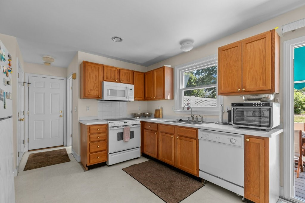 42 Pequot Lane