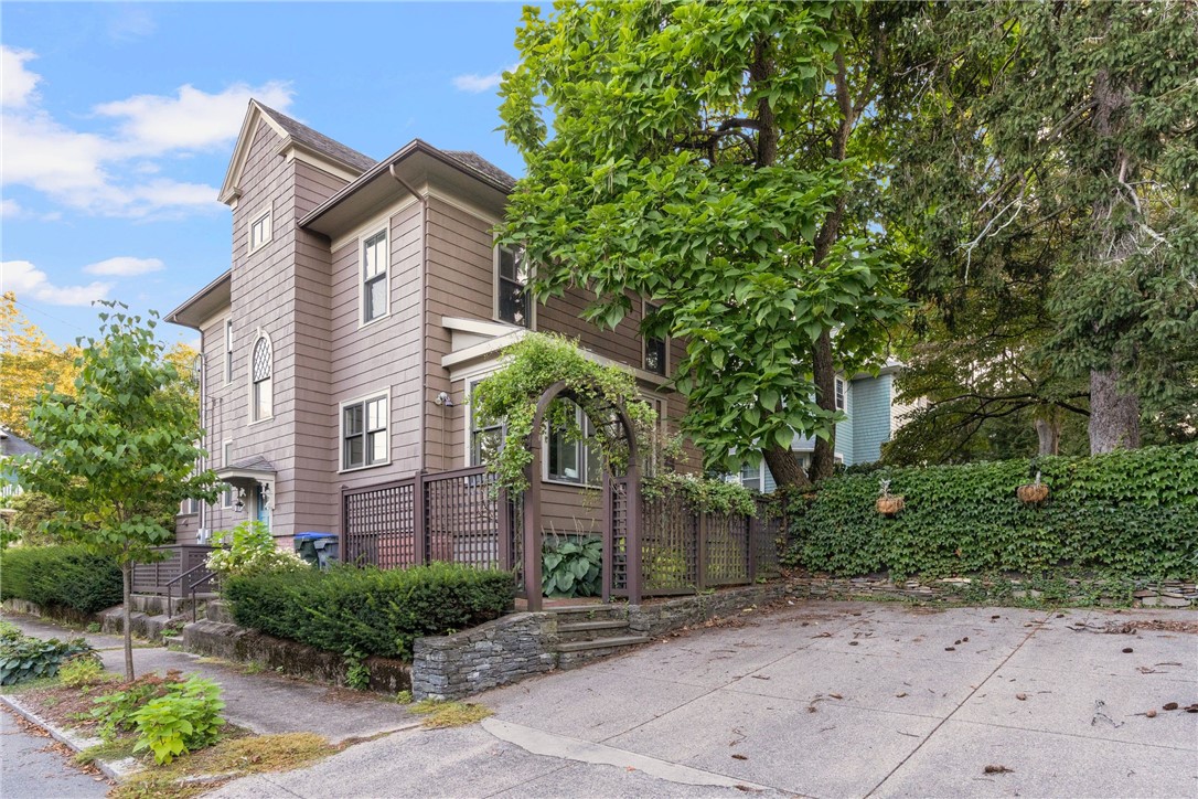 352 Lloyd Avenue