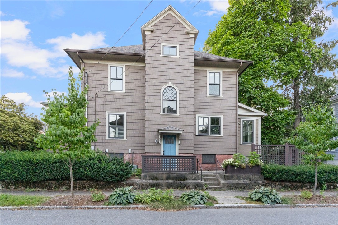 352 Lloyd Avenue
