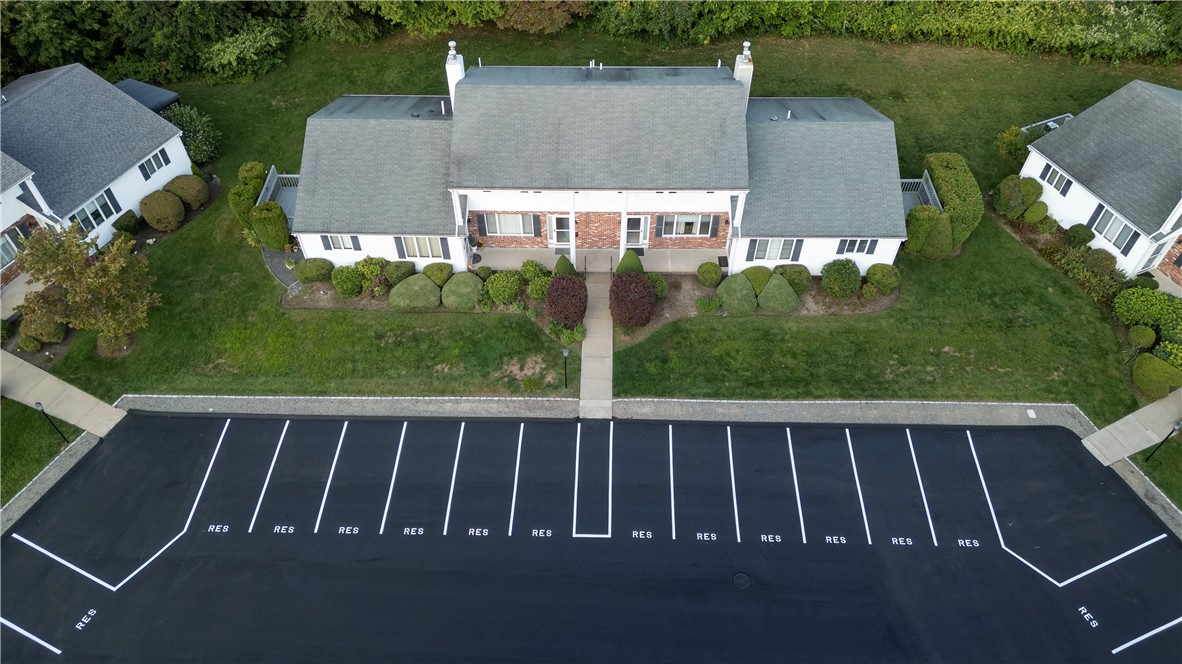 400 COMMONWEALTH Avenue 8