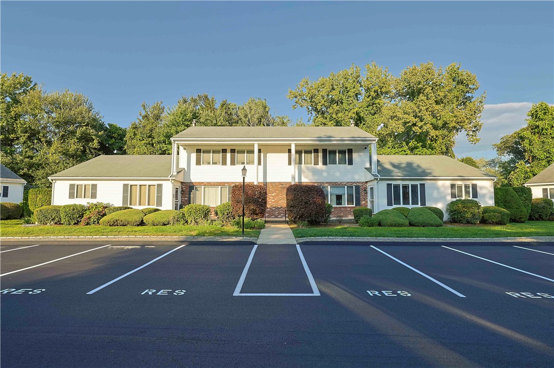 400 COMMONWEALTH Avenue 8