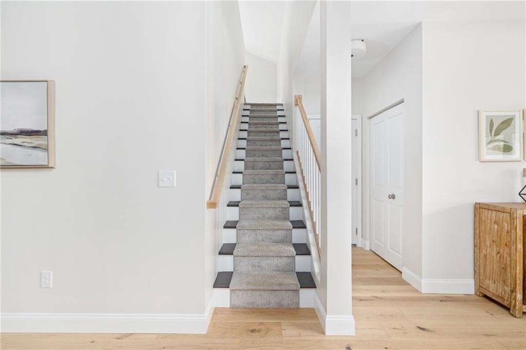 47 West Valley Circle