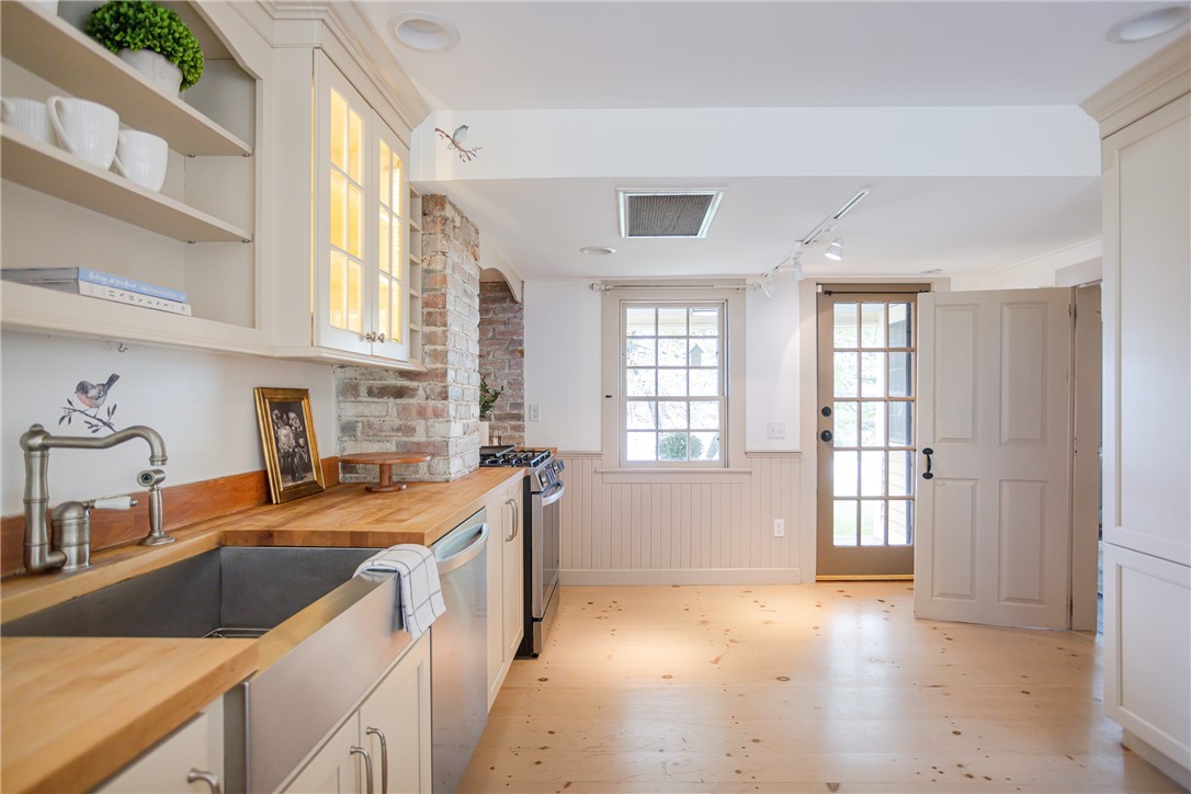 175 Windward Walk