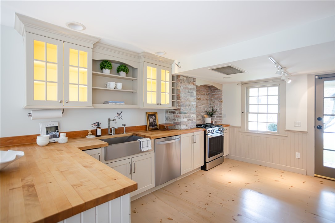 175 Windward Walk