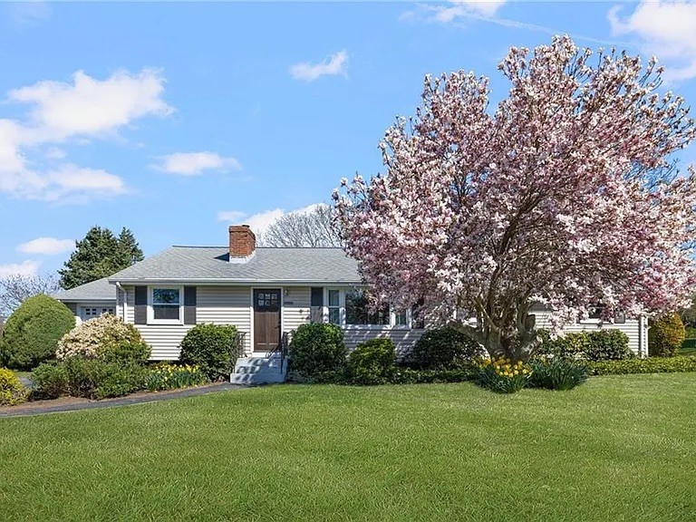 10 Longmeadow Avenue
