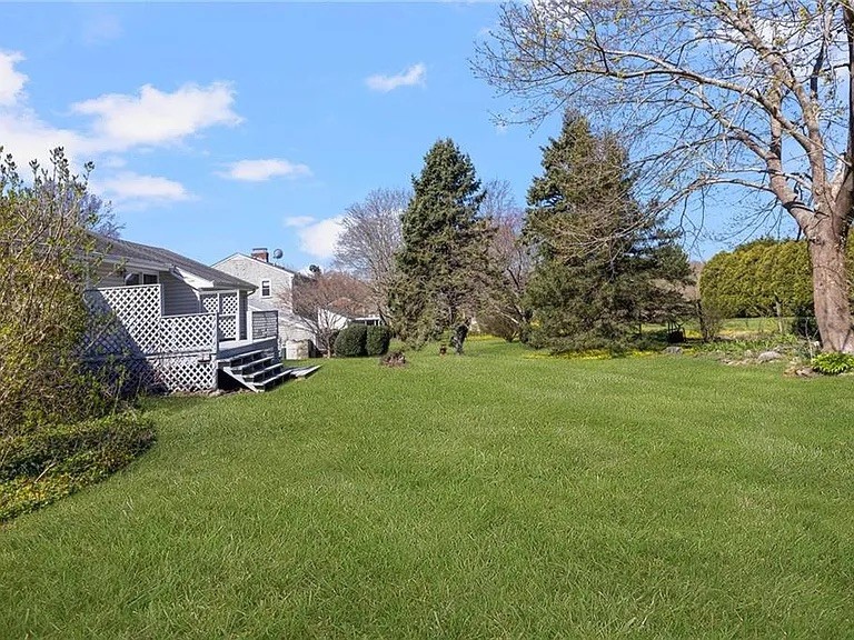 10 Longmeadow Avenue