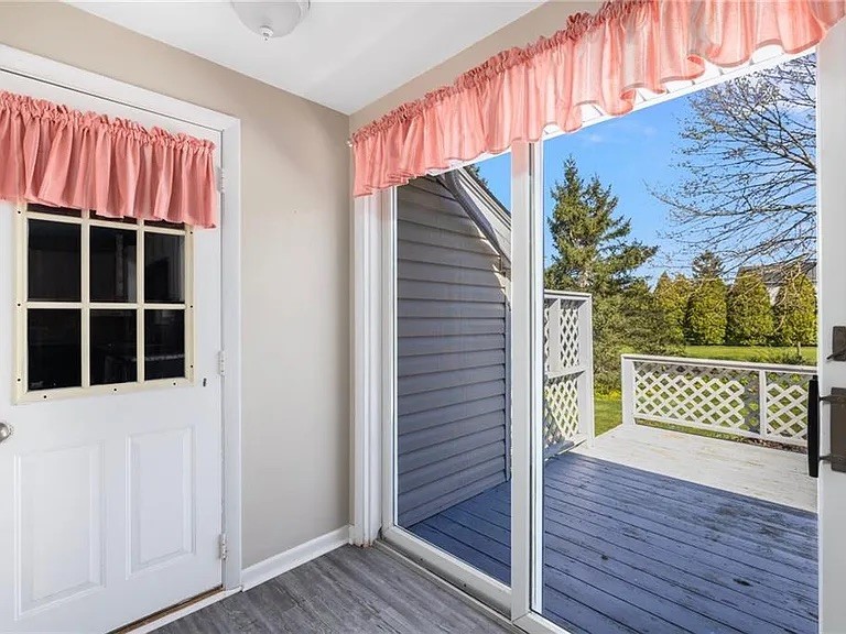 10 Longmeadow Avenue