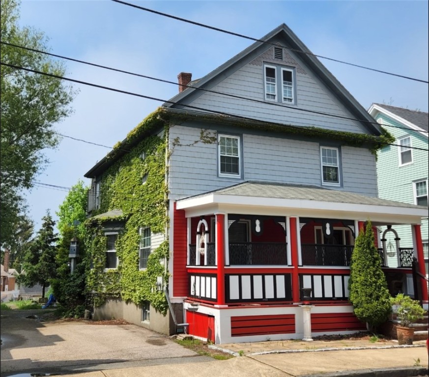 8 Peckham Avenue