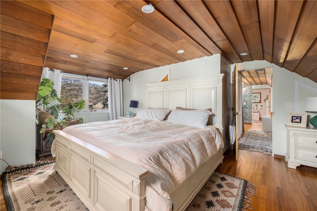 127 LITTLE REST Road