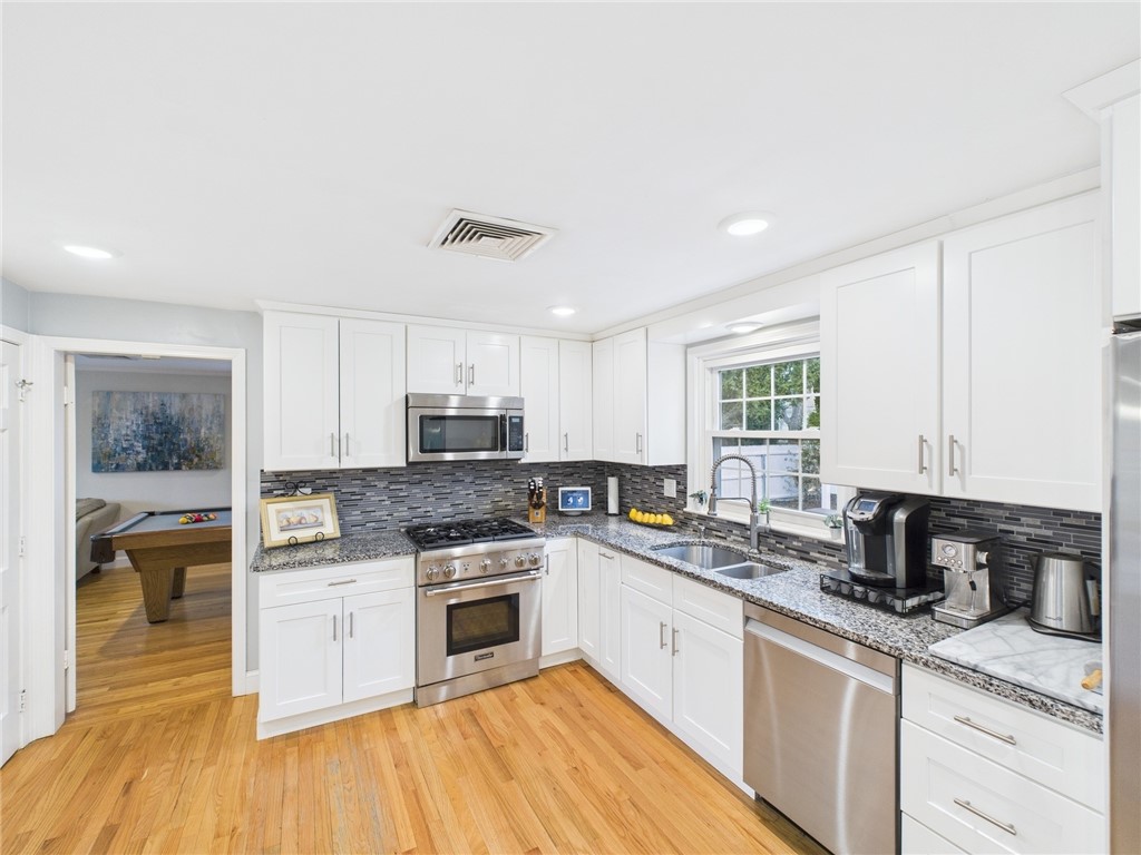 17 Meadowbrook Drive