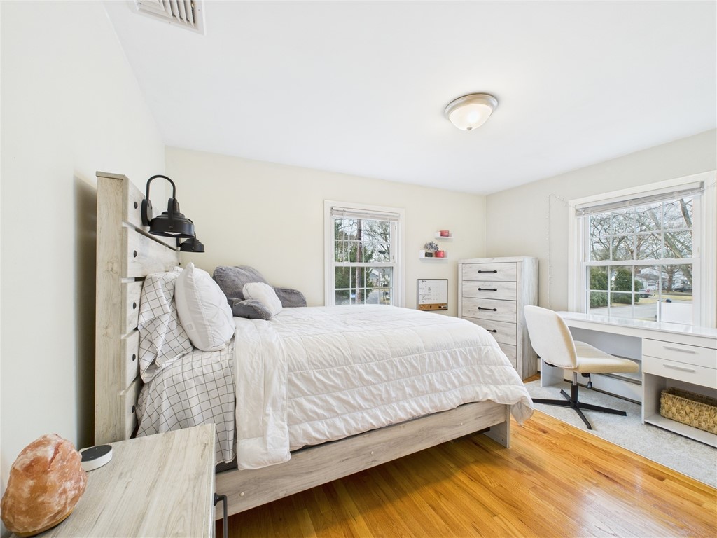 17 Meadowbrook Drive