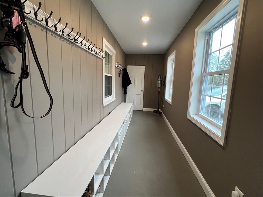 17 Meadowbrook Drive