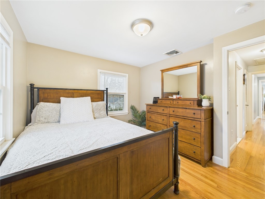 17 Meadowbrook Drive
