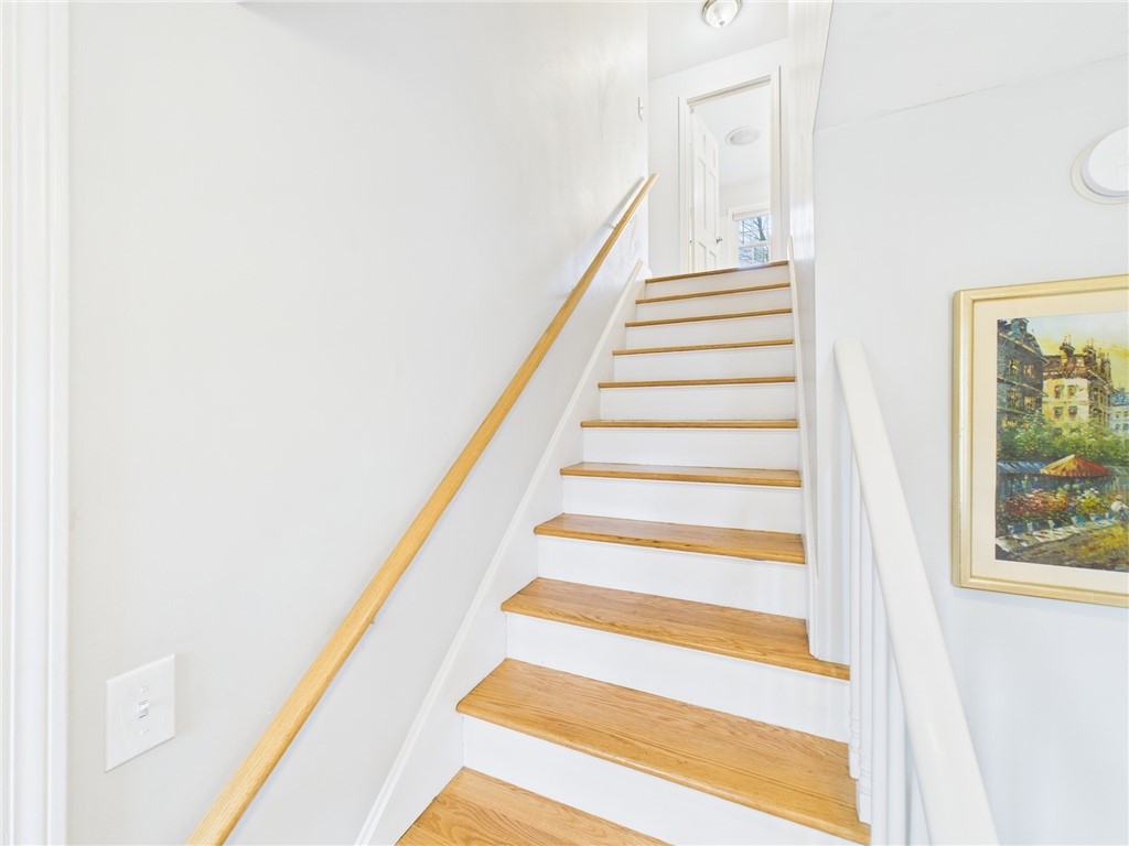 17 Meadowbrook Drive