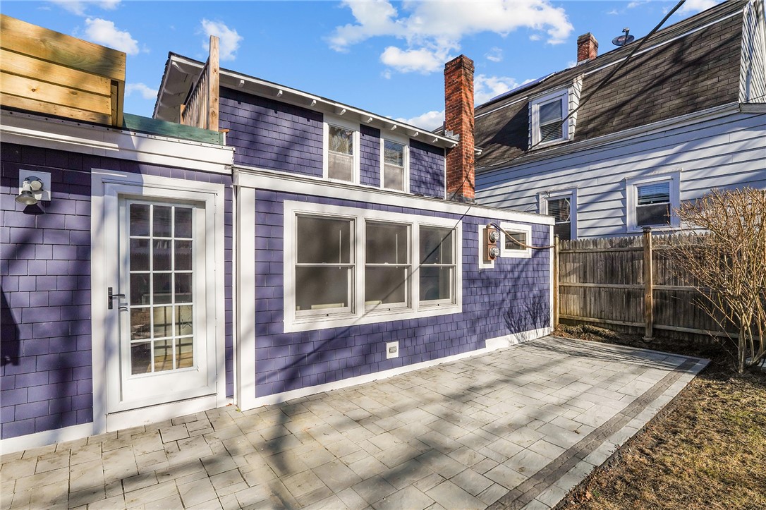15 Curry Avenue