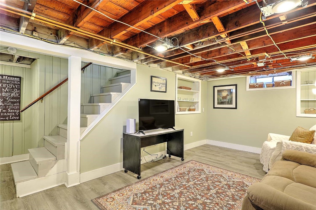 11 Pine Avenue