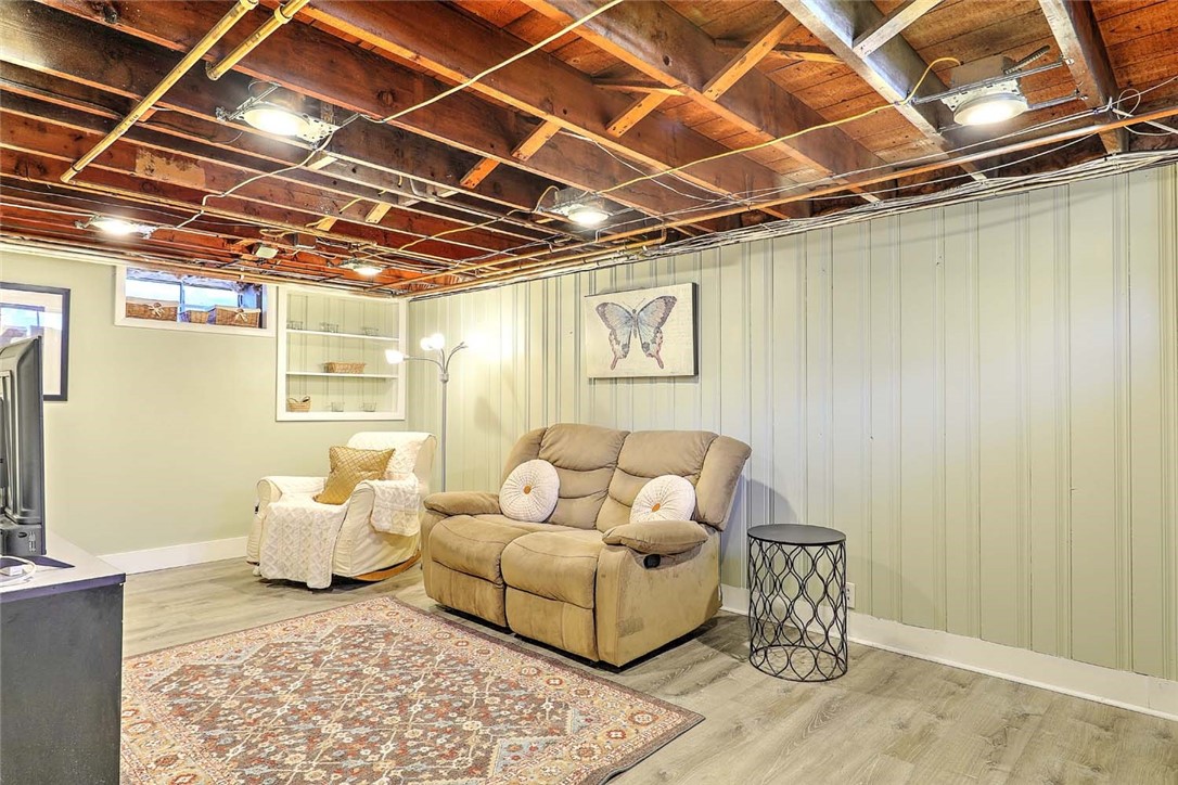 11 Pine Avenue