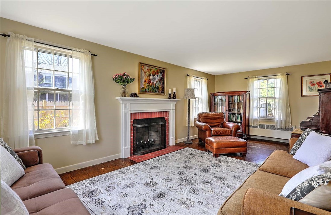 11 Pine Avenue