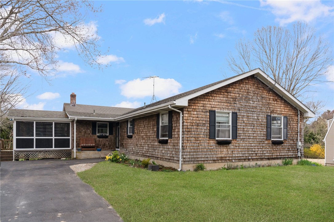 9 Lakeside Drive