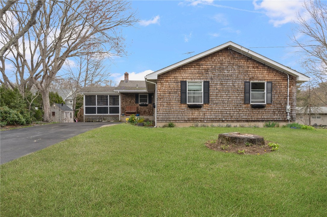 9 Lakeside Drive