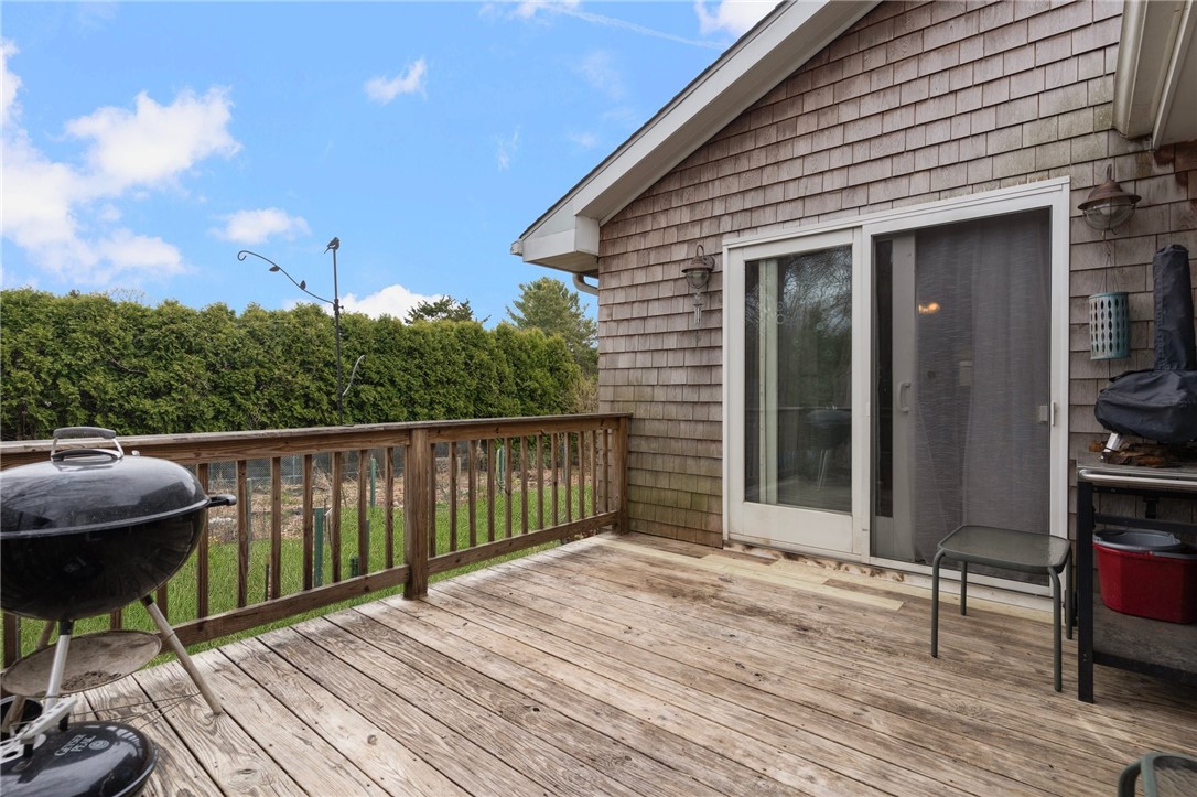 9 Lakeside Drive