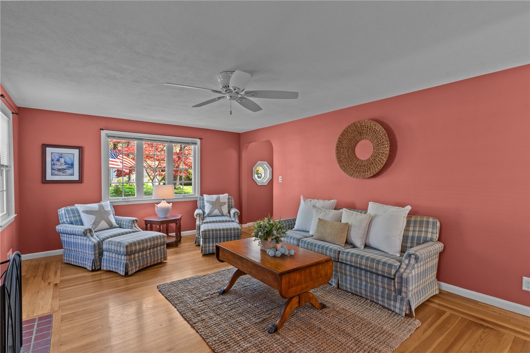 230 Negansett Ave