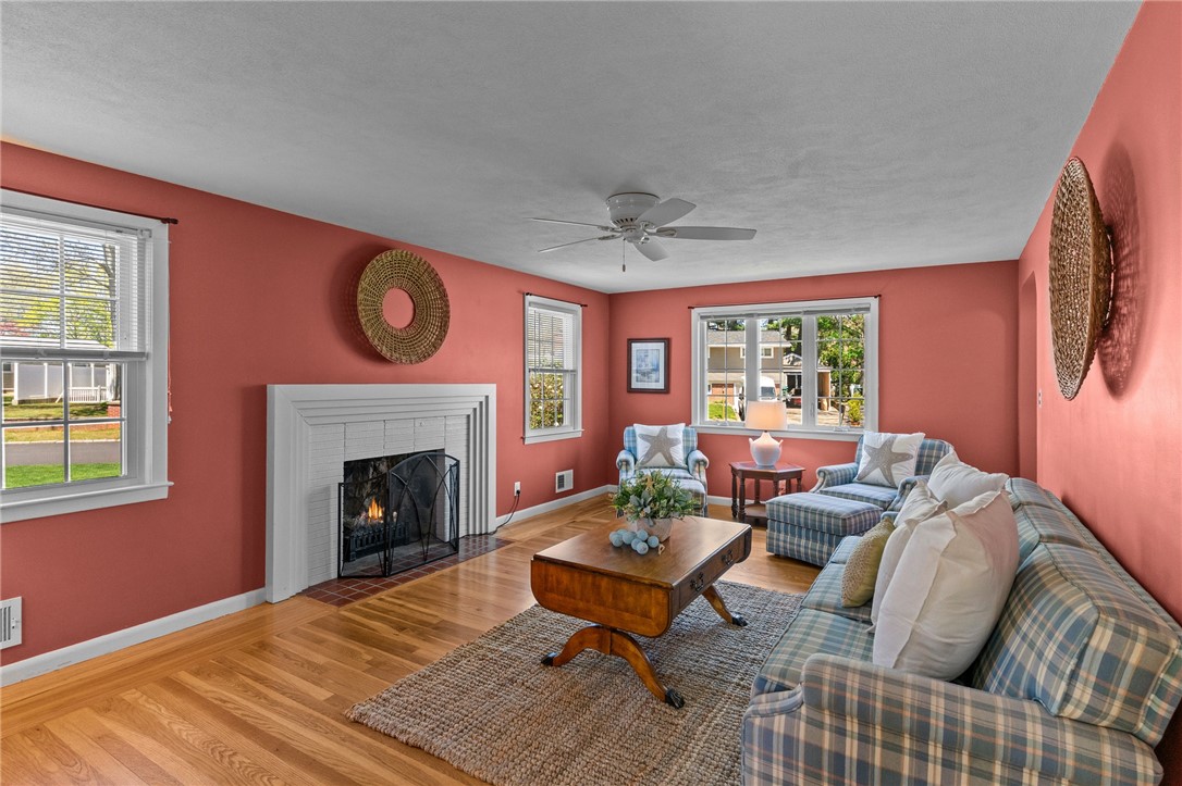 230 Negansett Ave