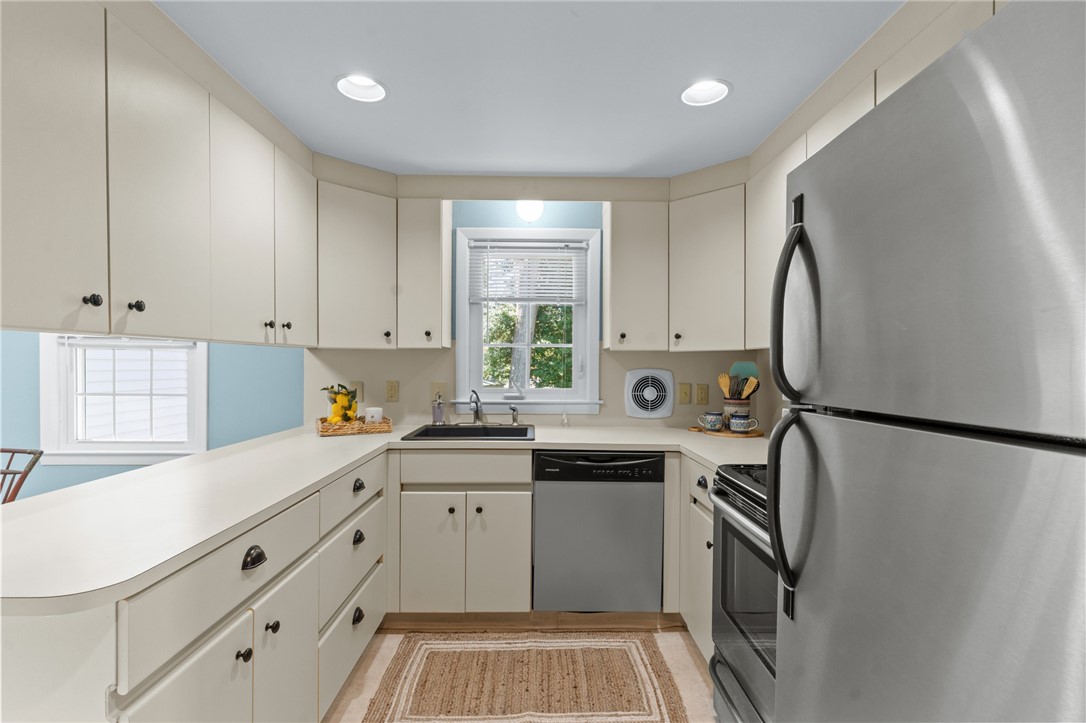 230 Negansett Ave
