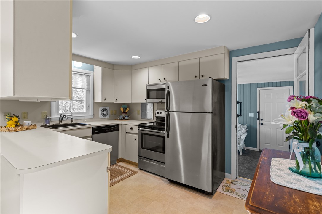 230 Negansett Ave