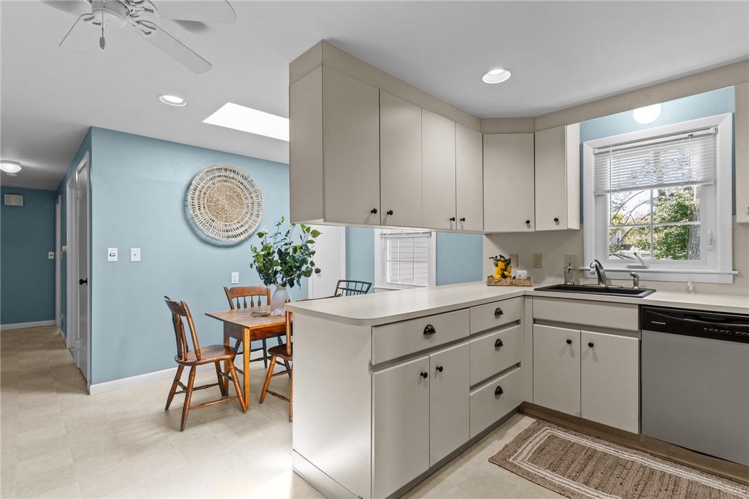 230 Negansett Ave